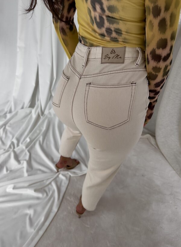 Jeansy MOM FIT – jasny beż - obrazek 11