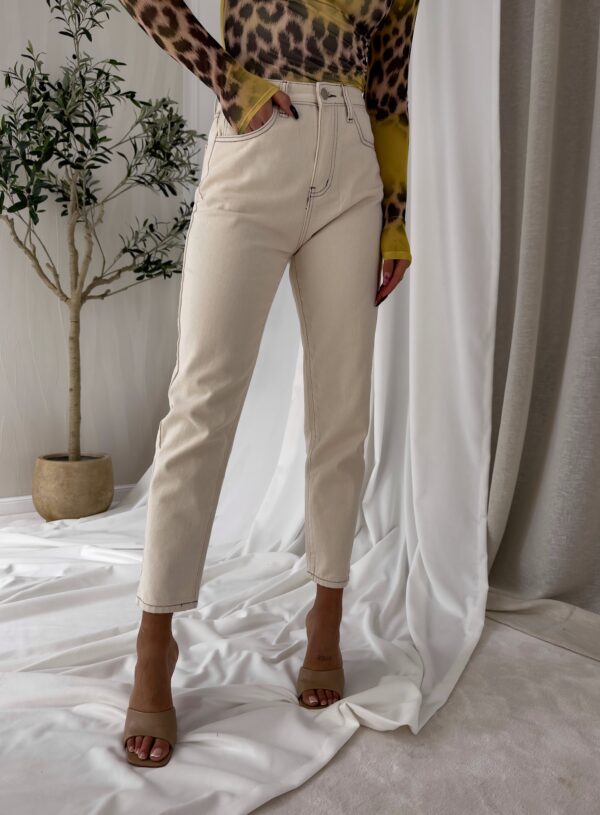 Jeansy MOM FIT – jasny beż - obrazek 5
